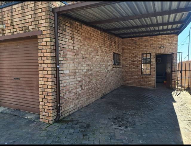 2 BEDROOM SECTIONAL TITLE FOR SALE IN EIKE PARK